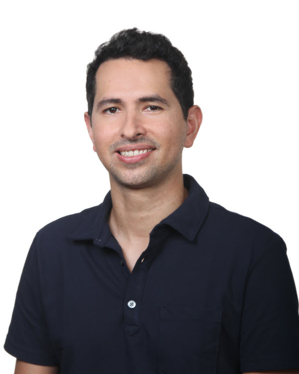 Dr. Esteban Vázquez